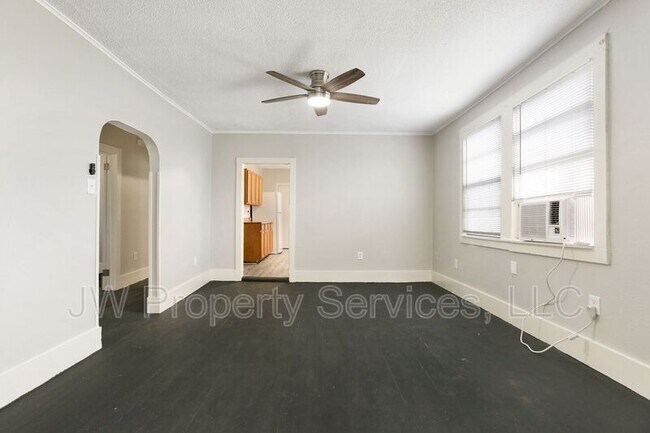 Building Photo - 1225 Odeon St
