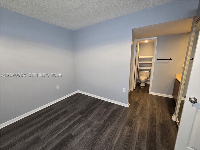 Building Photo - 1526 Whitehall Dr