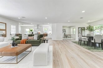 Building Photo - 9923 Emnora Ln