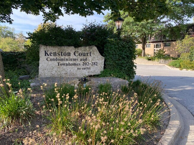 Foto del edificio - 230 Kenston Ct