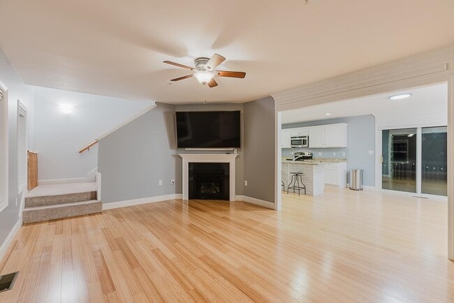 Building Photo - 213 Villager Rd