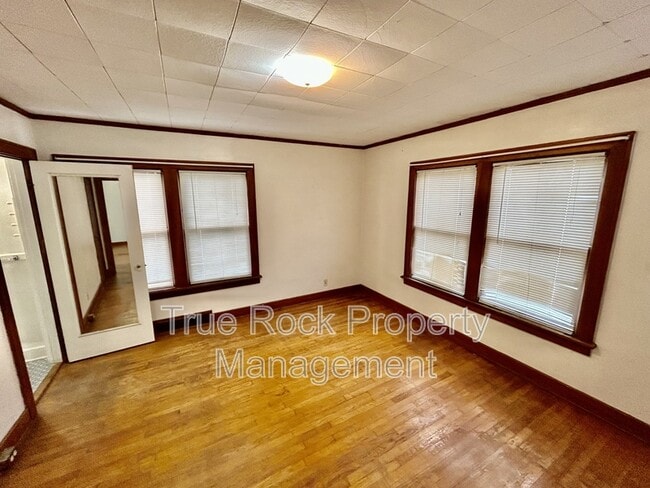 Foto del edificio - 1030 E 8th St