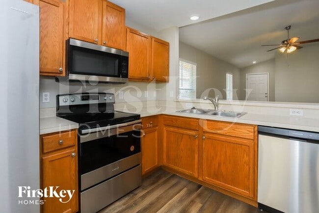 Building Photo - 15206 Searobbin Dr