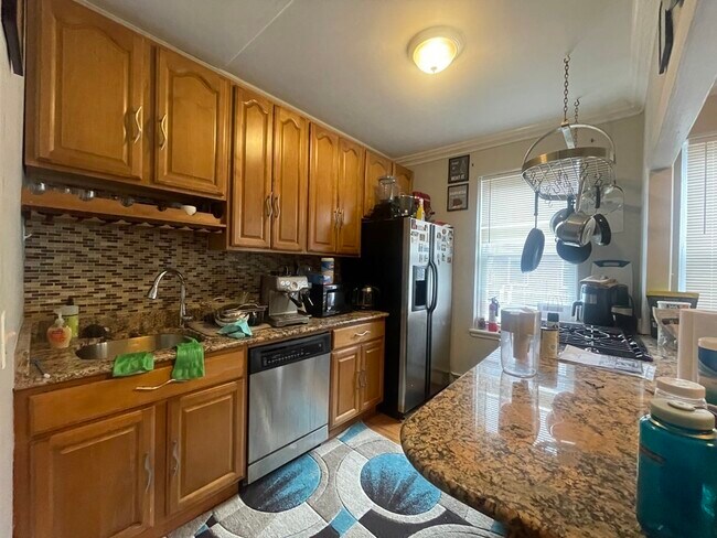 Building Photo - 8 Bowdoin St