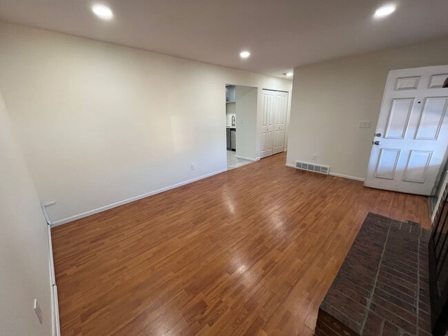 Photo - $500 Move in Special - Spacious 4 bed 2 ba... House