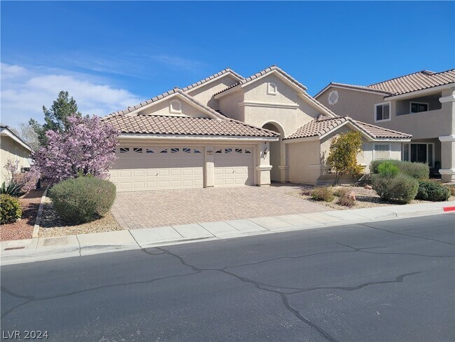 Building Photo - 7020 Manzanares Dr