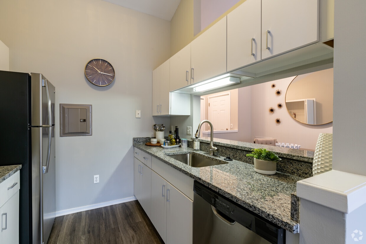Legends Fox Creek Apartments - 4855 Fox Crk Clarkston, MI | Apartments.com