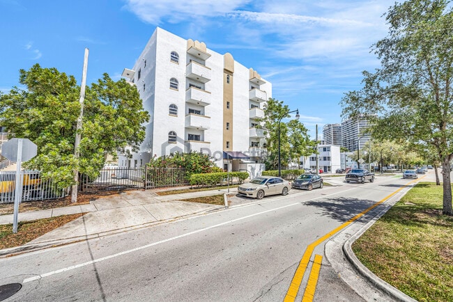 Building Photo - 3051 SW 27th Ave