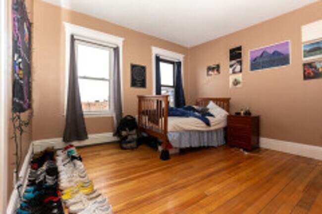 Foto del edificio - Beautiful, Sunny and Renovated Allston / BU West Campus 2 Bed on Harvard Ave for Sept 2026!!!