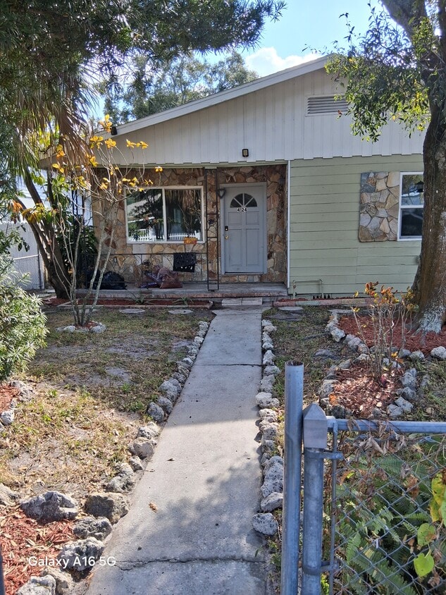 Foto principal - 4124 55th Ave N
