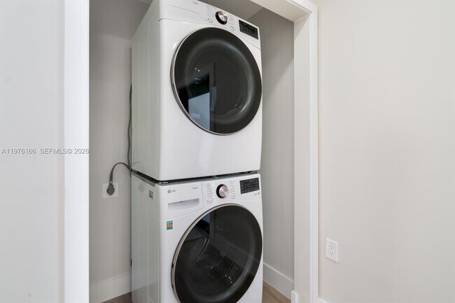 Foto del edificio - 8421 SW 27th Terrace