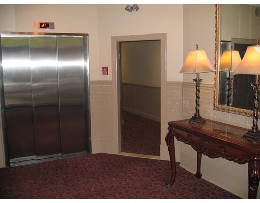 Building Photo - 483 Beacon St