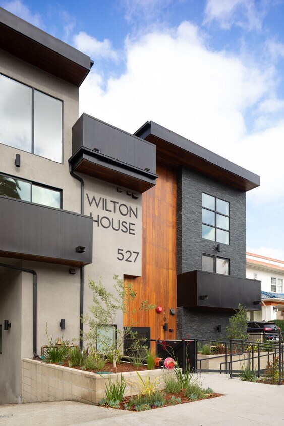 Foto principal - 527 S Wilton Pl