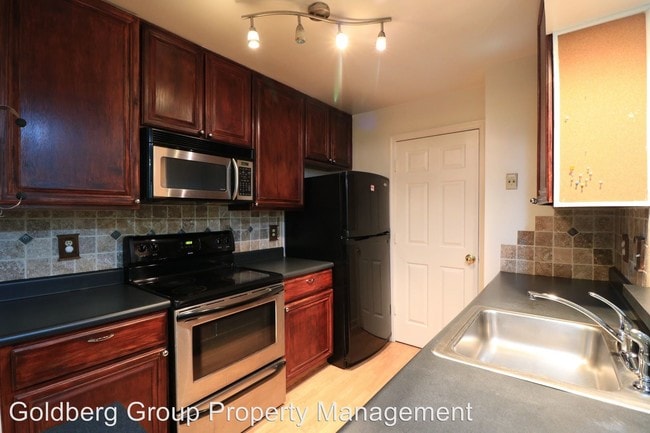 Building Photo - 3307 Sir Thomas Dr