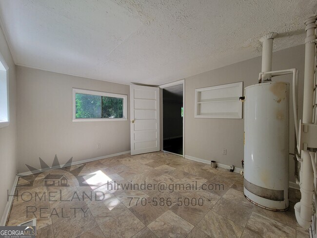 Building Photo - 210 Highland Dr