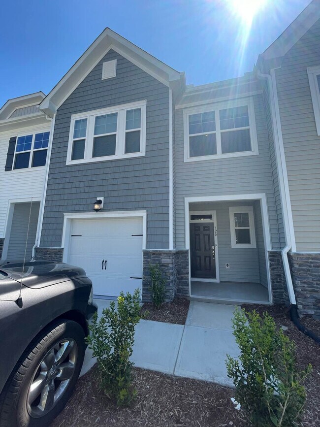 Foto del edificio - Room in Townhome on Hazy Hills Ln