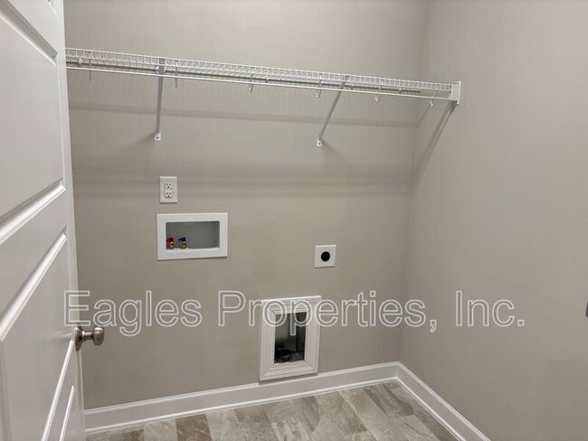 Building Photo - 106 Hawk Pl