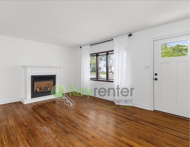 Building Photo - Sweet Clifton Cape on a Tree-Lined Street ...