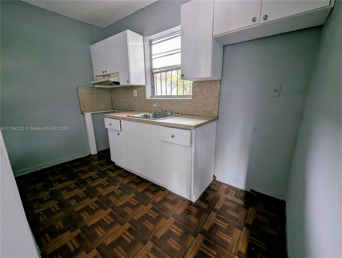 Foto principal - 2000 NW 29th St