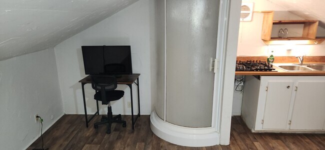 Building Photo - 110 Betsy Ross Pl