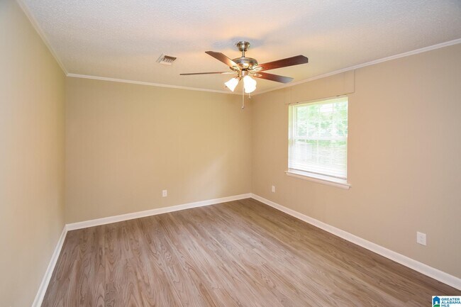 Building Photo - 5084 Oak Leaf Cir