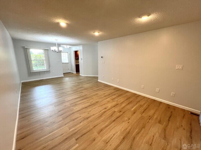 Building Photo - 10 Benjamin Franklin Dr