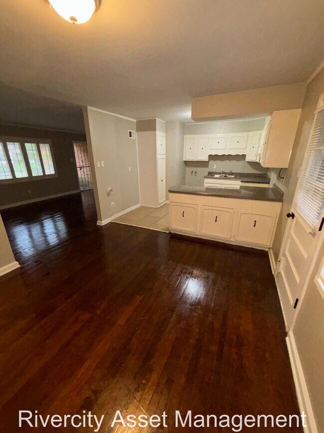 Building Photo - 1419 Briarwood Dr