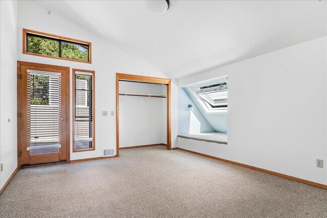 Foto del edificio - 561 Luneta Dr