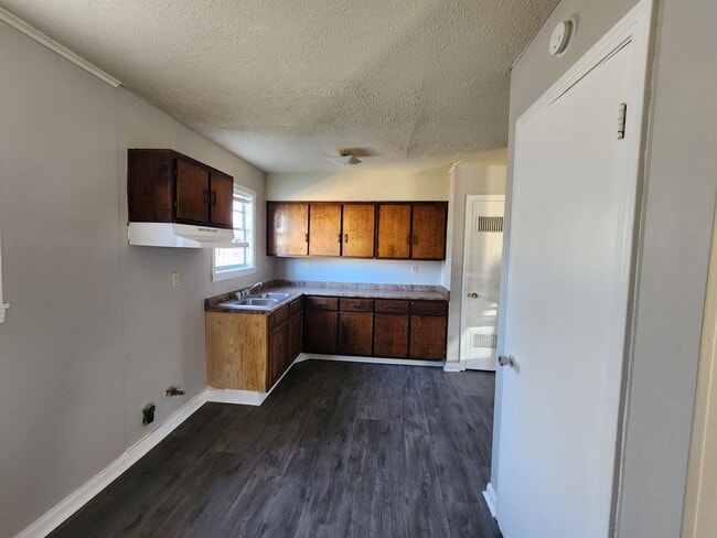 Building Photo - 1402 S McAuley Dr