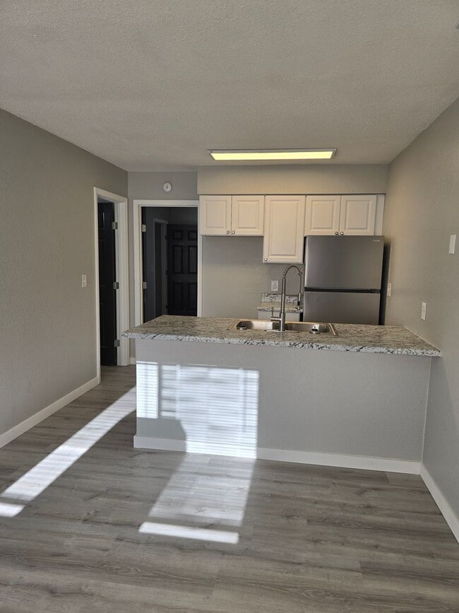 Building Photo - 1 Bedroom 1 Bathroom Apartment!