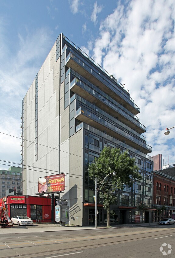 Primary Photo - 125-129 Queen St E
