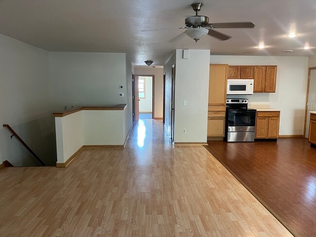 Building Photo - 442 N Parker Dr