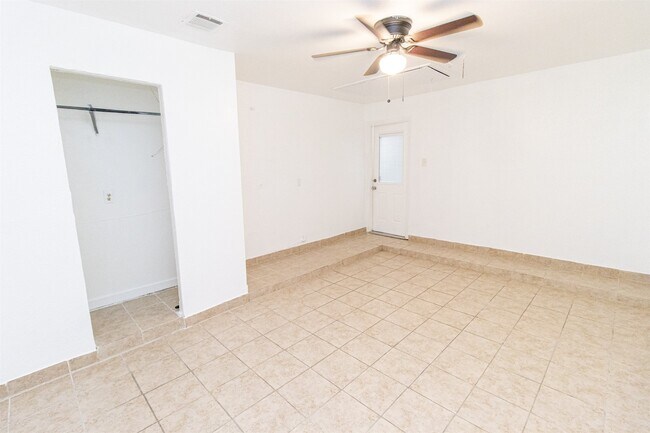 Building Photo - 918 Littleport Ln