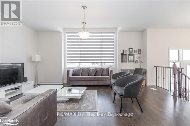 Building Photo - 85 Sun Vly Ave