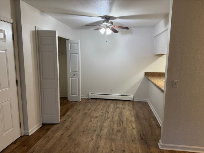 Foto del edificio - 580 N Main St