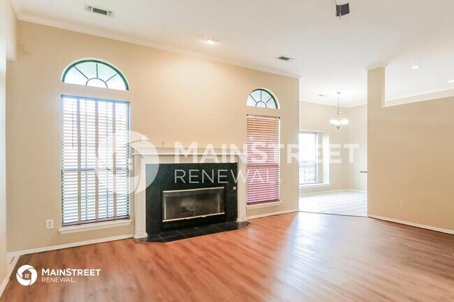 Building Photo - 612 SW 154th Pl