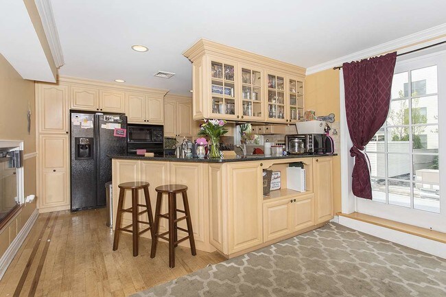 Foto del edificio - 618 Grand St