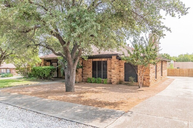 Foto del edificio - 2312 Shady Turf Dr