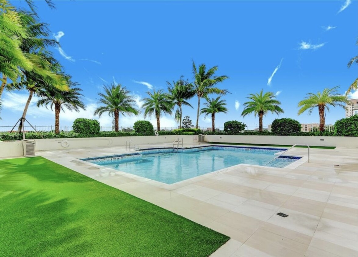 Primary Photo - 3000 Coral Way