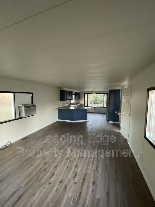 Foto del edificio - 2822 Old Hwy 99 North Rd