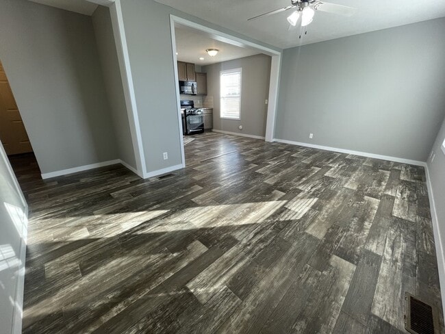 Building Photo - 38033 Ducharme Dr