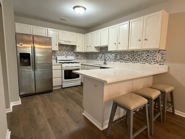Building Photo - 155 Weybridge Dr