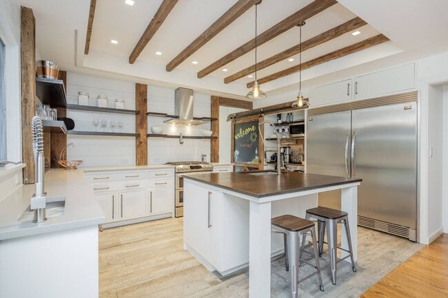 Foto del edificio - 91 Pantigo Rd