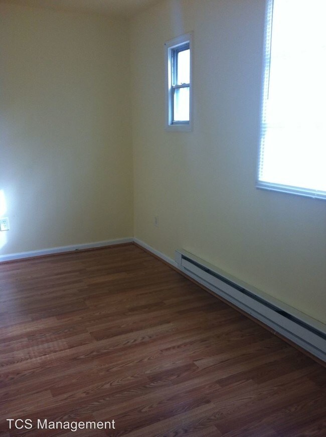 Foto del edificio - 7016 Woodland Ave