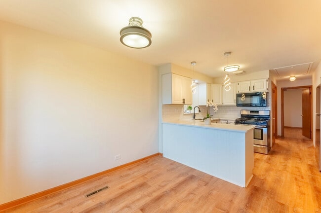 Building Photo - 6210 W 64th St