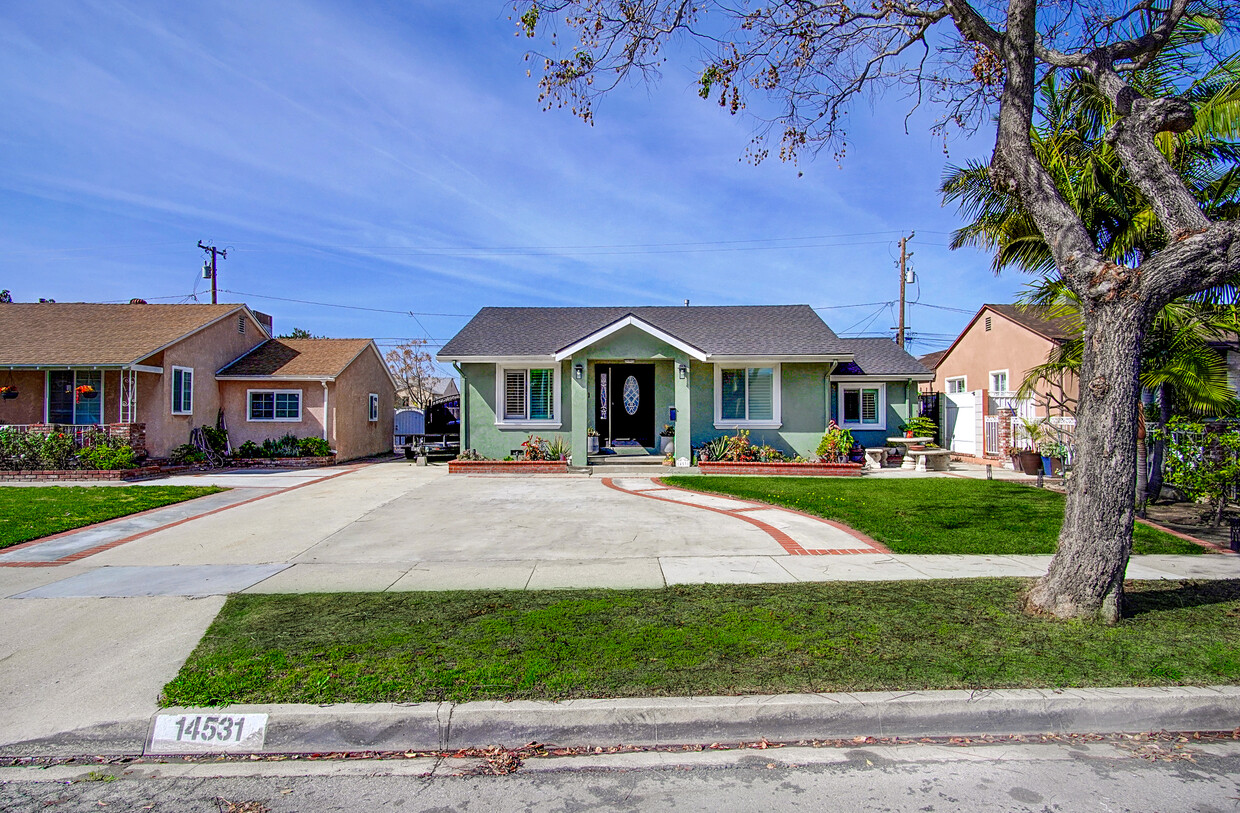 Foto principal - 14531 Wheatstone Ave