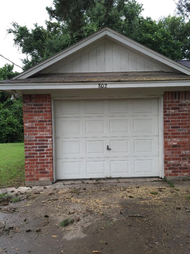 will upload more photos soon - 802 Marie St