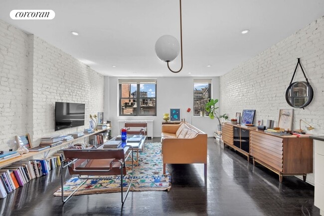 Building Photo - 410 W 23rd St