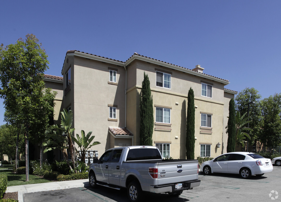 Building Photo - Montecito Vista Apartments