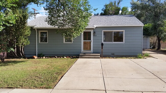 Building Photo - Charming Updated Rancher in the Heart of C...
